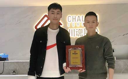 溫州的金老板簽約加盟帽牌貨冒菜