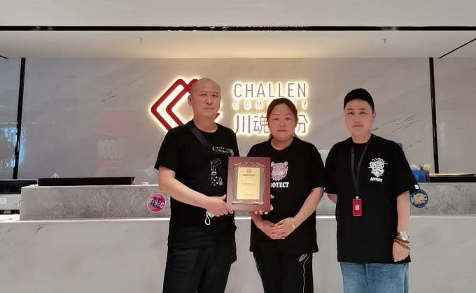 成都的唐女士到總部考察后果斷簽約