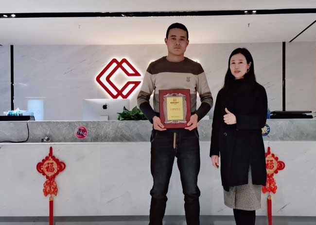 四川巴中的蔣先生加盟帽牌貨冒菜