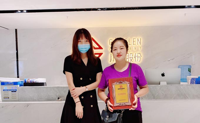 恭喜芳姐簽約帽牌貨冒菜加盟品牌