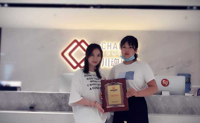 四川綿陽(yáng)90后的小姐姐加盟帽牌貨冒菜