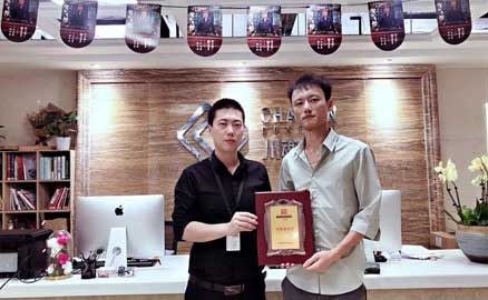 成都的曹先生簽約帽牌貨冒菜加盟品牌