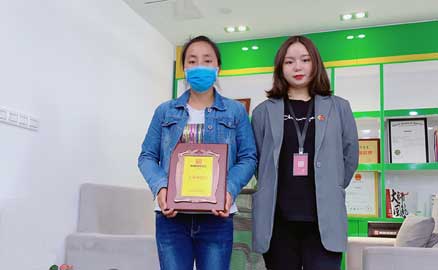 羅姐經(jīng)常光顧大理帽牌貨冒菜加盟店