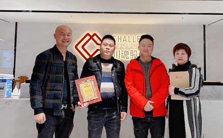 周先生和幾兄弟一直都在一起做生意