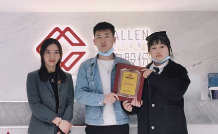 兩位00后的小情侶簽約加盟帽牌貨冒菜