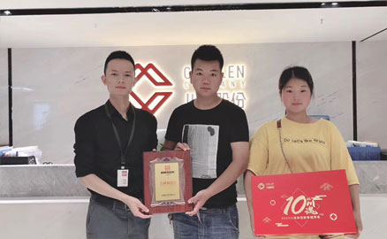 江蘇的衡哥簽約帽牌貨冒菜加盟品牌