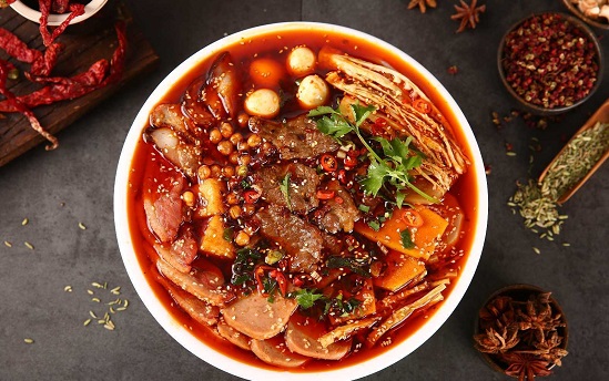 冒菜加盟良心服務(wù)，引領(lǐng)特色小吃新風潮