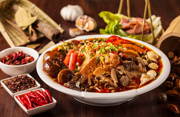 成都干拌冒菜：口感麻辣，回味無窮