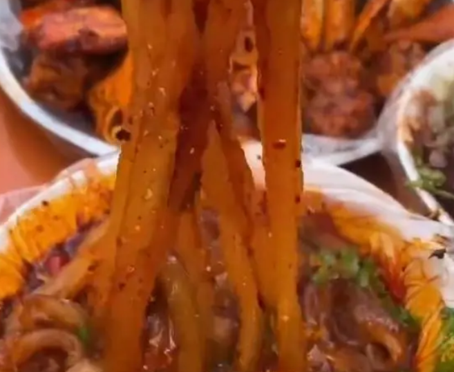 甘肅天水麻辣燙火了，希望能迎接潑天富貴